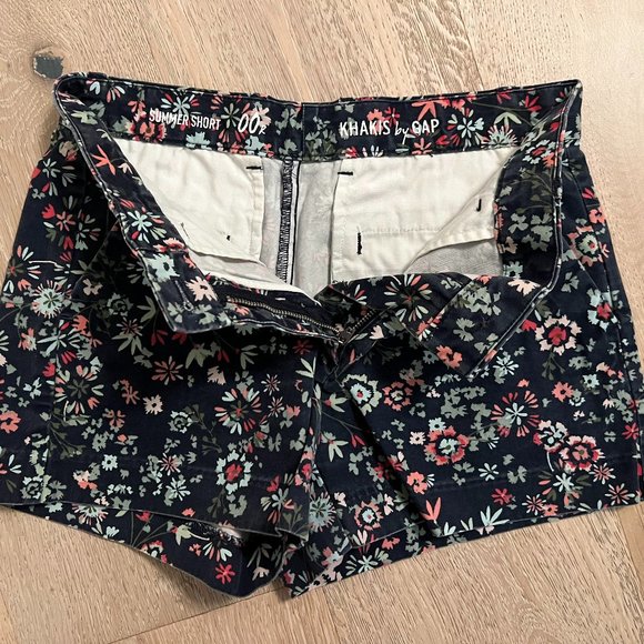 GAP Shorts - Picture 3 of 3